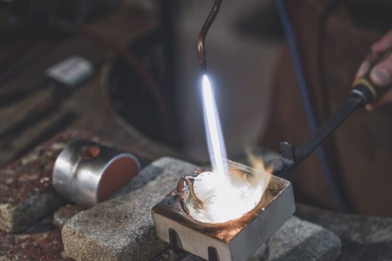 Tromsoe: Make your own silver ring in a goldsmith workshop - How the Experience is Structured