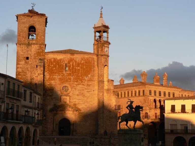 Trujillo :Sunset guided visit "The Sunset Collector". - Who Should Consider This Tour?