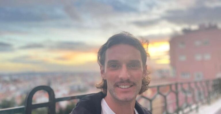 Tuktuk tour in lisbon - viewpoints - street art - churches - The Experience in Practice