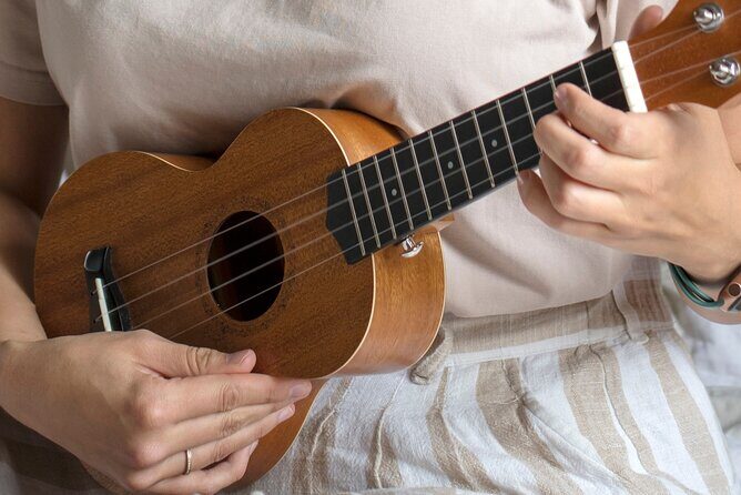 Ukulele Lesson on Maui (Basics) - The Experience and Group Dynamics