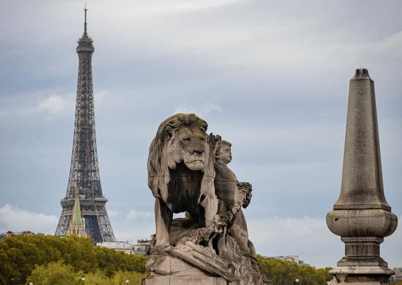 Unknown Paris: Walking Tour with an Expert Guide - Key Points