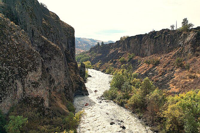 Upper Klamath- Wards Canyon- HALF DAY - Why Guided Rafting Matters