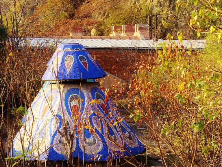 Urban exploration in Tbilisi Private tour (price for 1 to 3 people) - The Experience: What You’ll Feel and See