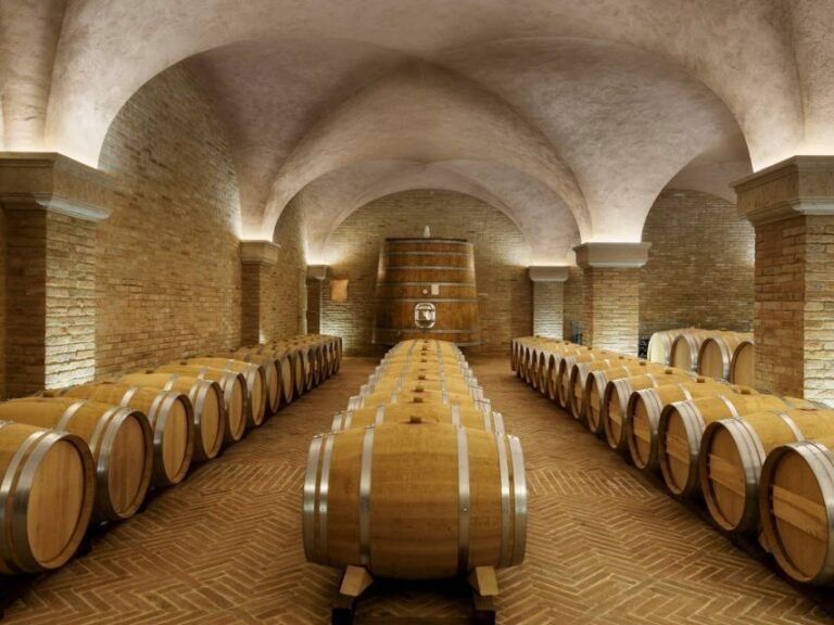 Val D'Orcia: Boutique Winery Tour and Wine Tasting - What Makes the Experience Special?