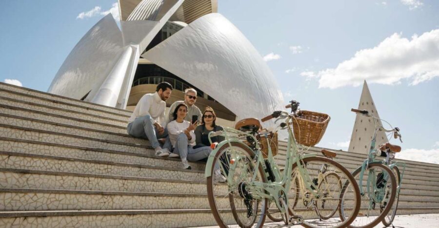 Valencia: Audioguide eng,esp,ita + Bike All Day - Who Will Love This Experience?