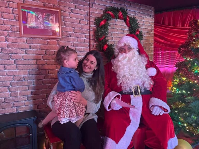 Valencia: Chistmas Boat Tour with Santa Claus & Wizard King. - Key Points