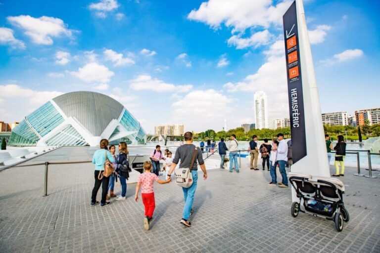 Valencia: City of Arts and Science 3D Movie at Hemisfèric - Why This Tour is a Good Deal
