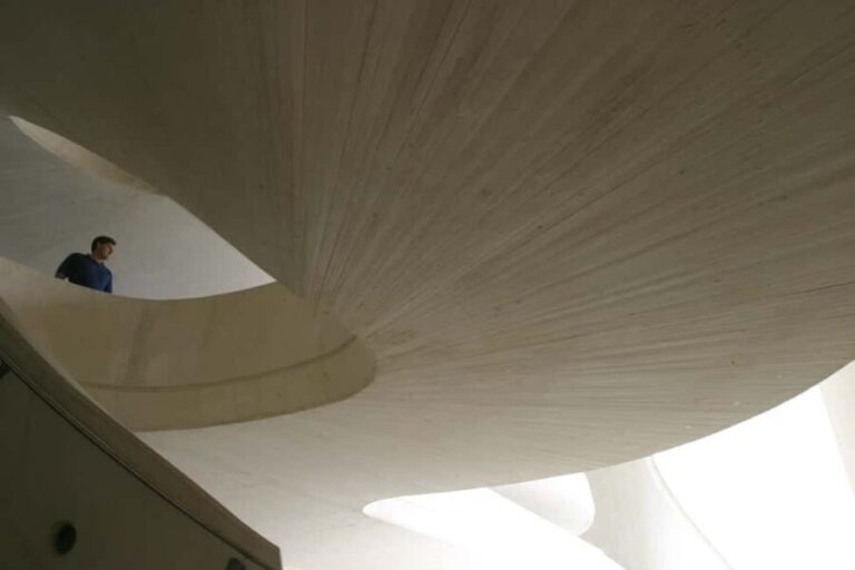 Valencia: Entrance to the Palau de Les Arts - Reviews and Real Experiences