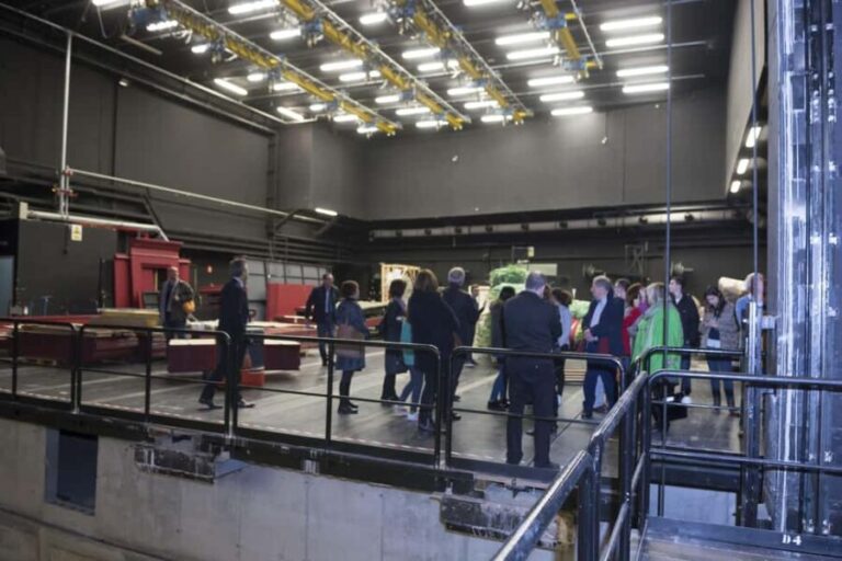 Valencia: Entrance - Visit the Palau de Les Arts with a guide - Practical Tips and Considerations