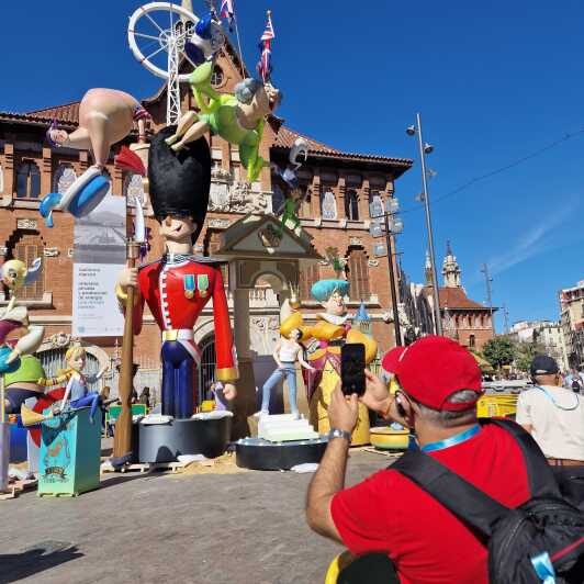 Valencia: Fallas Festival Walking Tour with Entry Ticket - How the Tour Works