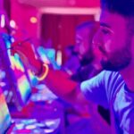 Valencia: Fluorescent painting workshop and wine - What to Expect During Your Workshop