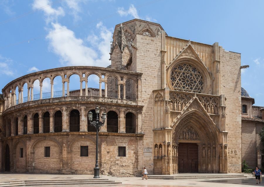 Valencia: Guided City Walking Tour with Tapas Tastings - The Value of a Guided Tour with Tapas