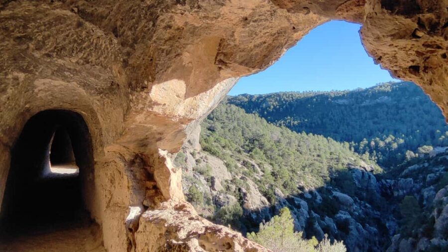 Valencia: Peña Cortada Aqueduct Guided History Hike - Who should consider this experience?