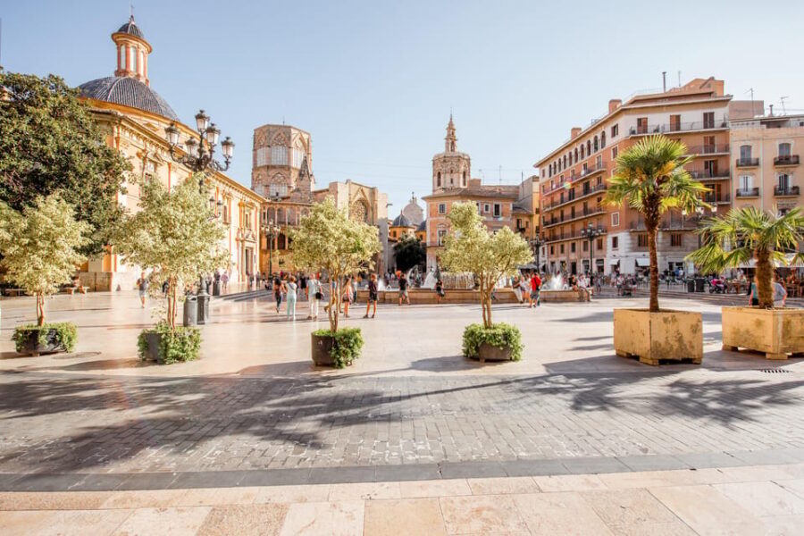 Valencia: Private Brunch Tour with Basic Spanish Learning - Key Points