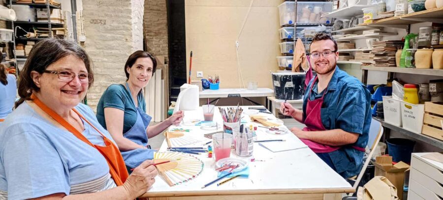 Valencia: Spanish Fan Painting Workshop with Local Artist - The Setting: An Authentic Valencian Garden