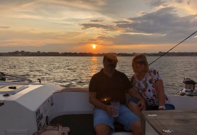 Valencia: Sunset trip in a boat with drinks included - FAQ