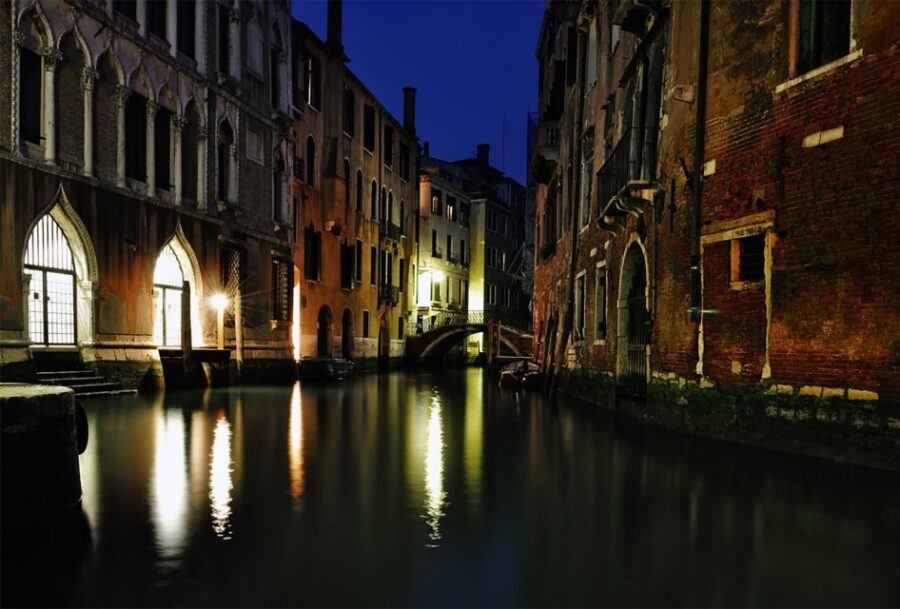 Venice: Ghost Tour to Rialto and San Marco Square - Duration, Group Size, and Pricing