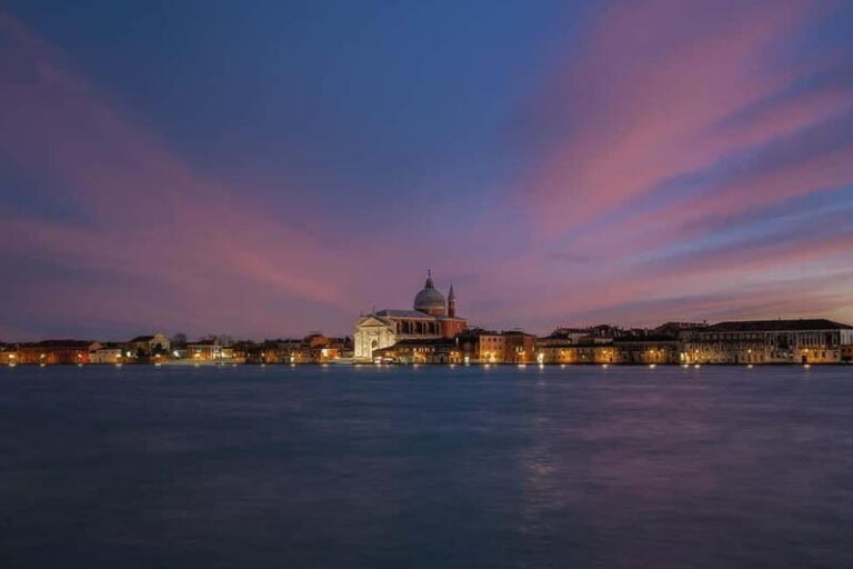 Venice: Night Guided Walking Tour of the City's Highlights - The Itinerary in Detail