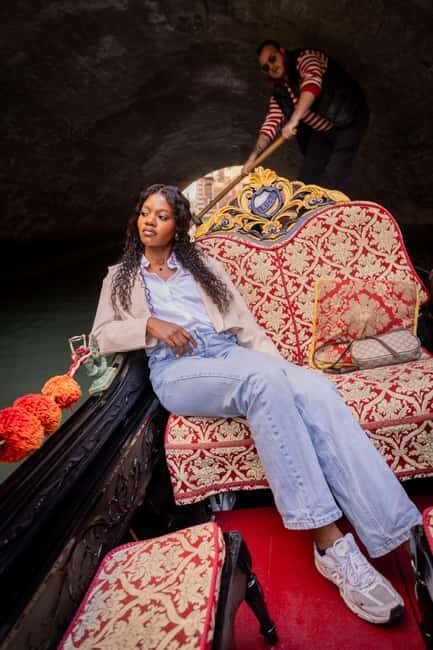 Venice: Private Photoshoot In Gondola - The Photography & Delivery