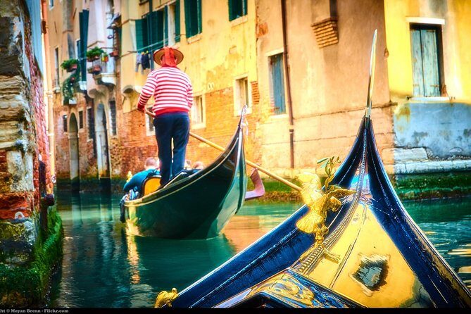 Venice: Private Serenade Gondola Tour - 30 minutes - The Experience of a Serenade