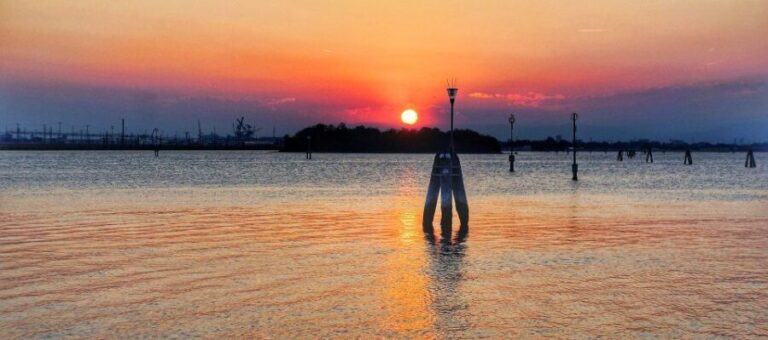 Venice: Sunset or Evening Gondola Tour - Meeting Point and Logistics