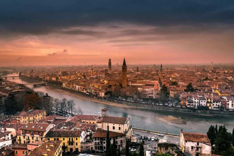 Verona: Interactive map for a self-guided tour. - What Does the Experience Offer?