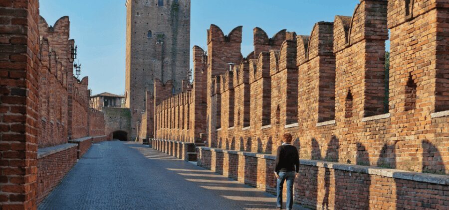 Verona Self Guided Walking Tour with an APP - How does the experience work?