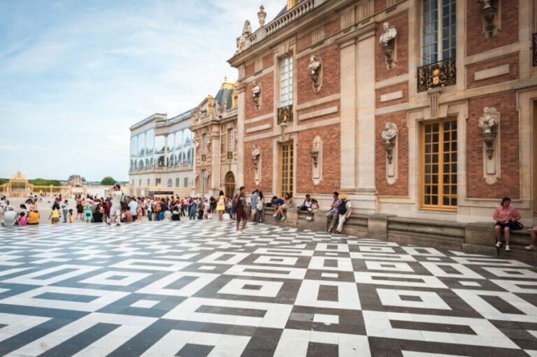 Versailles Bike Tour with Palace & Queen Farm Entrance - Who Should Consider This Tour?