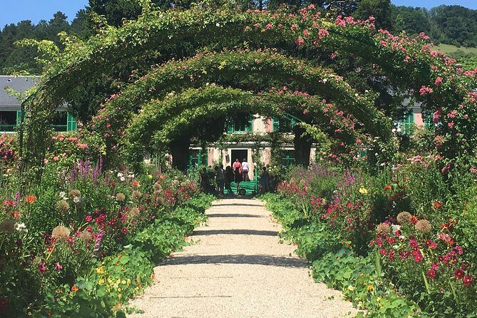 Versailles Palace & Giverny Private Tour with Lunch&Hotel Pick-up - The Itinerary in Depth