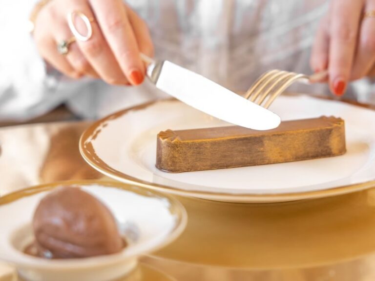 Versailles: Skip-the-Line Entrance and Tea Time at Ore - The Real Traveler Insights