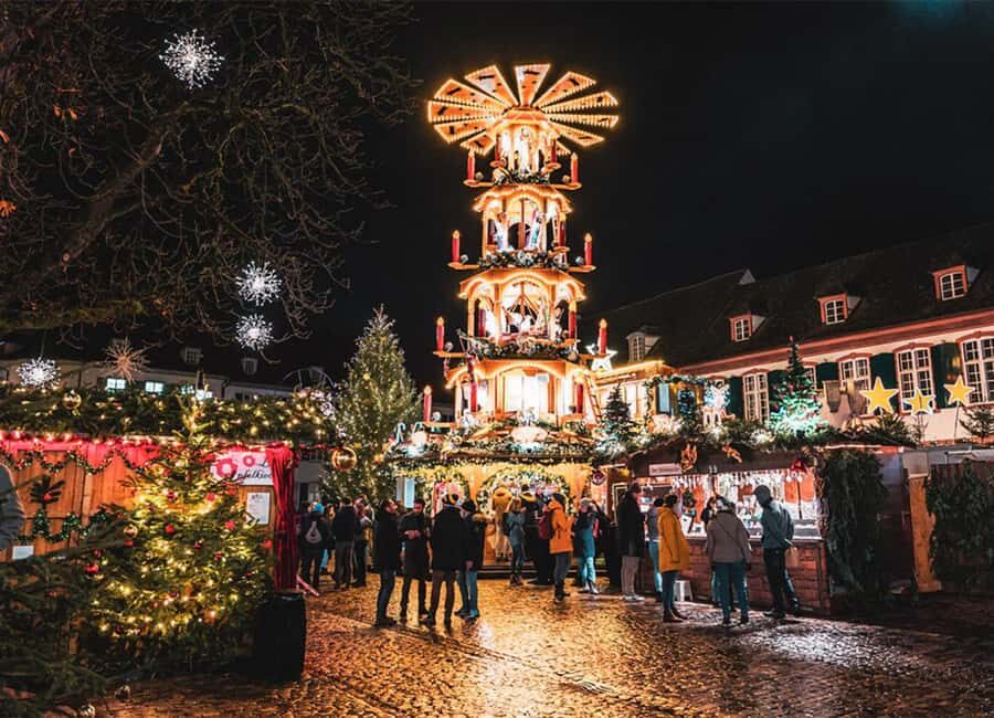 Vibrant Christmas Private Tour Around Mykonos - The Significance of Karavakia Boats
