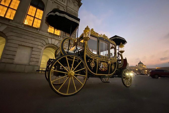 Vienna: 60 min. Imperial E-Carriage Sightseeing Tour with Drinks - The Experience: What You Can Expect