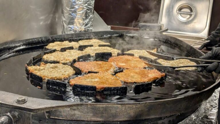 Vienna: Christmas Market Food and Drinks Tour - Who Should Consider This Tour?