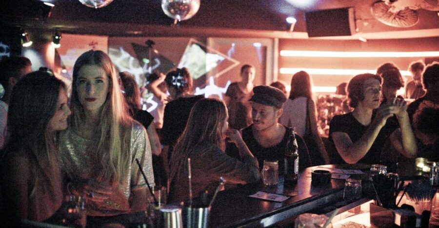 Vienna: City Center Pub Crawl - The Group and Guide Experience