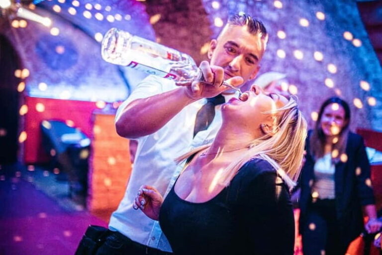 Vienna: Guided Pub Crawl with Club Entry - What’s Included and What’s Not