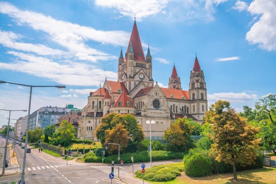 Vienna: Insta-Perfect Walk with a Local - Why We Think It’s a Good Deal