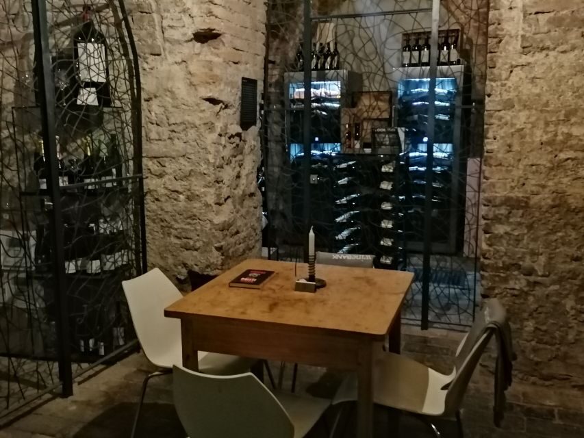 Vienna: Romantic Old Vienna City Walk and Wine Tasting - Discovering Architectural Diversity