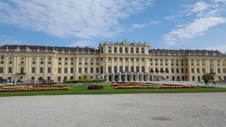 Vienna: Schönbrunn Palace & Christmas Market Walking Tour - Who Is This Tour Best For?