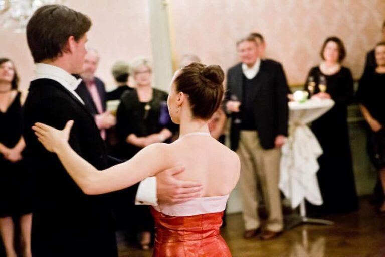 Vienna: Viennese Waltz Workshop for Couples - The Details That Matter