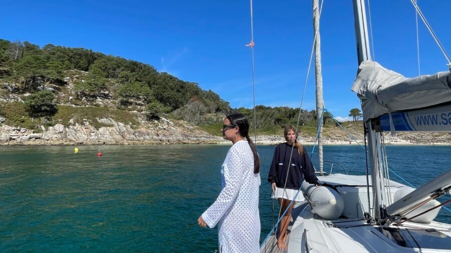 Vigo: Cíes Islands Sailboat Excursion with Skipper - Frequently Asked Questions