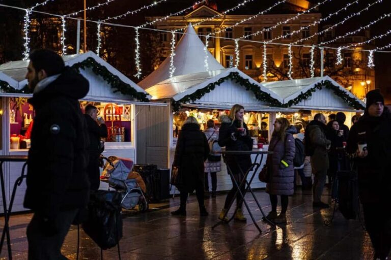 Vilnius: Christmas Lights & Stories walking tour - Detailed Breakdown of the Itinerary