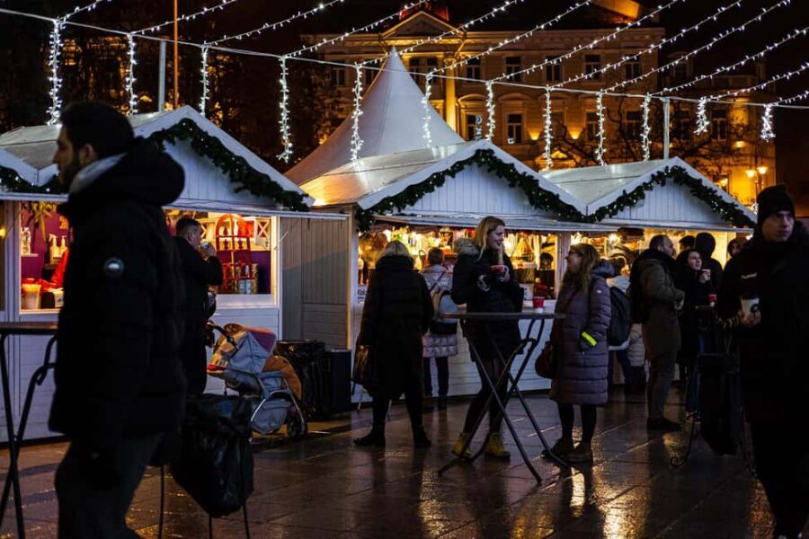 Vilnius: Christmas Lights & Stories walking tour - Detailed Breakdown of the Itinerary