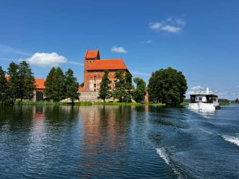Vilnius: Trakai, Uzutrakis Manor, Hill of Angels, Boat Ride - The Balance of Pros and Cons