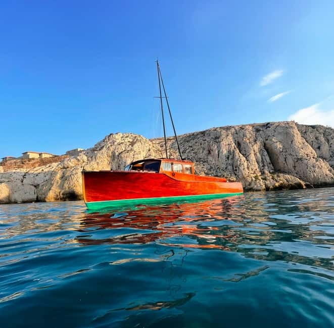 Vintage sunset boat tour of Marseille - small groups (2h) - Key Points