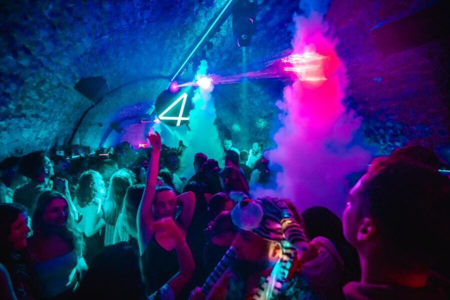 VIP Club Entry and Booth Booking - What You Can Expect from This VIP Night Out