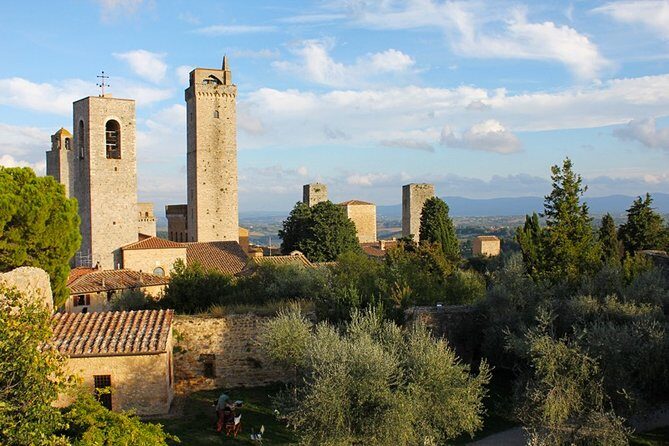 Visit of San Gimignano with local expert guide - Practical Tips for Participants
