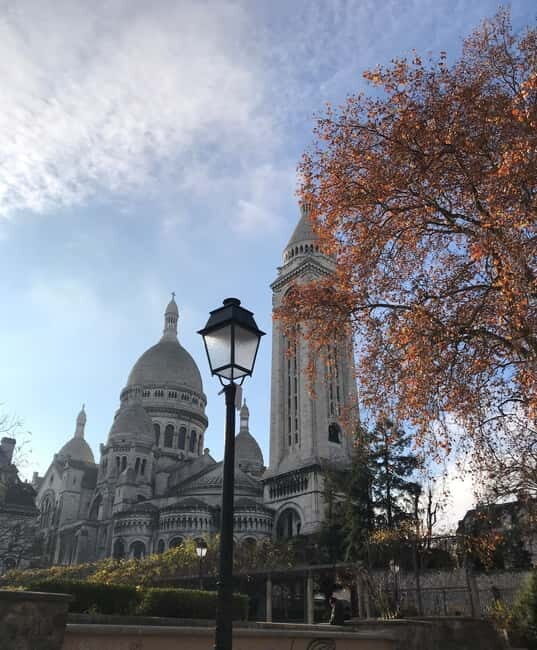 Visit the Montmartre district in Italian with a local guide - What Makes This Tour Stand Out?