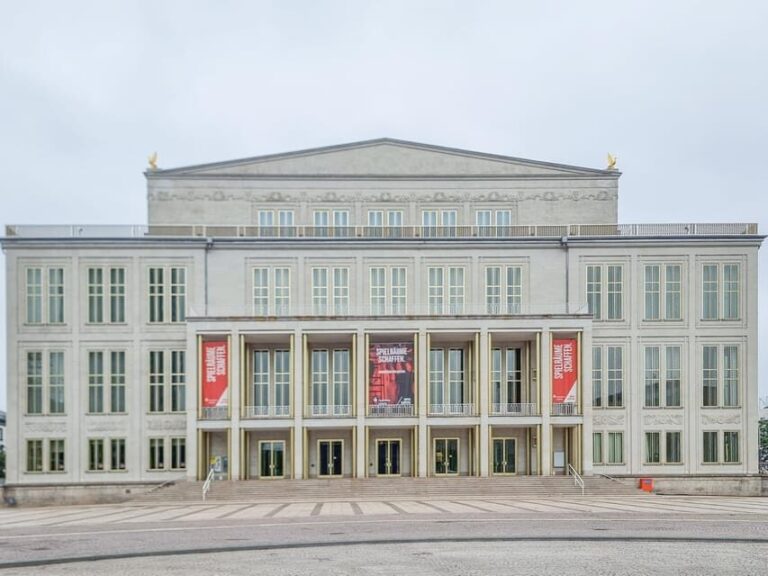 Walking tour through Leipzig - The Heart of Leipzig: Starting at Augustusplatz