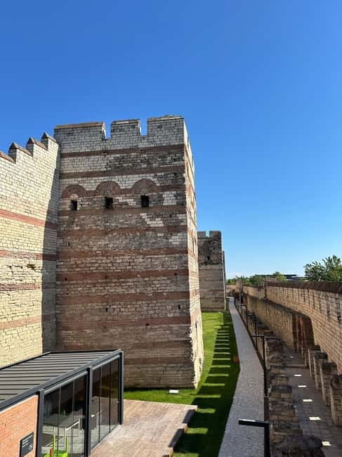 Walls of Contantinople and Byzantine Palace Tour - The Value of Guided Tours for This Experience