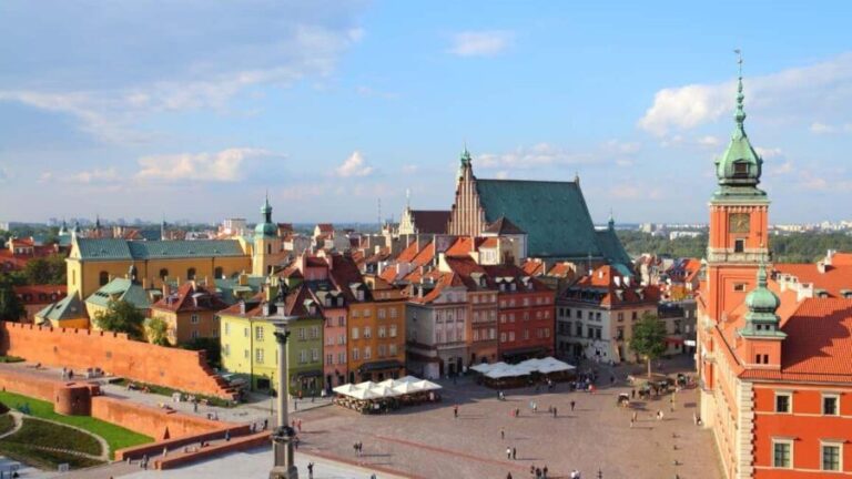 Warsaw: City Game  Discovering Famous Polish Heroes - What We Love About the Warsaw City Game